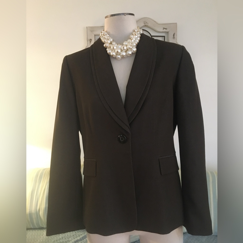 Tahari Arthur Levine Beautiful Suit Jacket Size 10